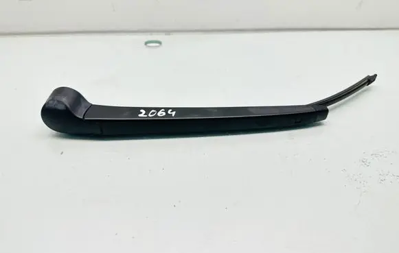 Rear wiper blade arm