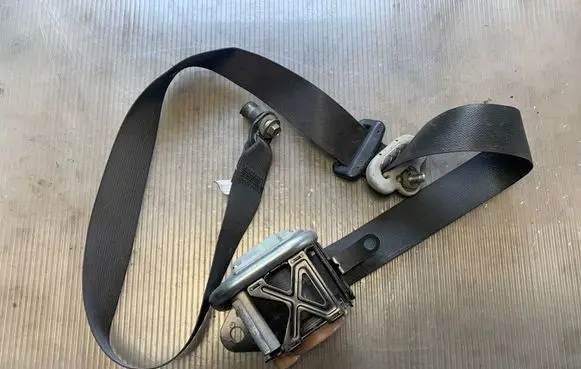Suzuki Grand Vitara II Front seatbelt 8492065J0
