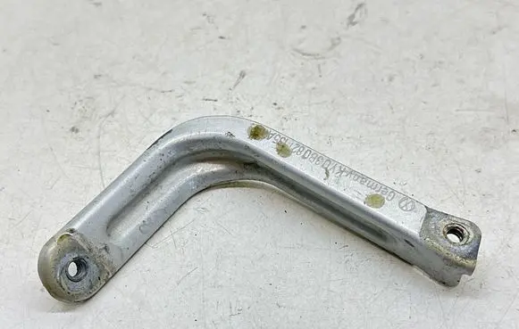 Volkswagen PASSAT B5 Fender mounting bracket 3B0821135A