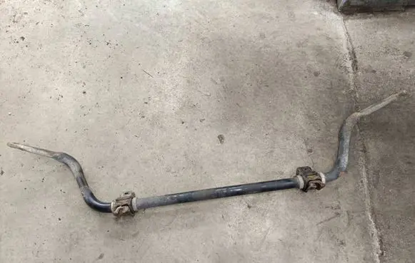 Nissan Navara D40 Front anti-roll bar/sway bar