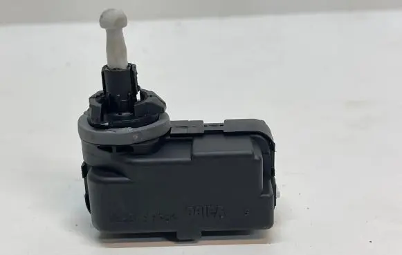 Volkswagen Polo IV 9N3 Headlight level adjustment motor 5P0941295