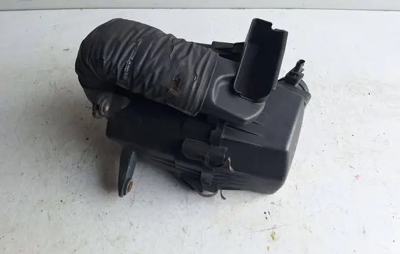KIA Venga Air filter box 281101P200