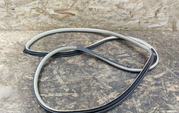 Nissan Tiida C11 Rear door rubber seal (on body) 6EDHR