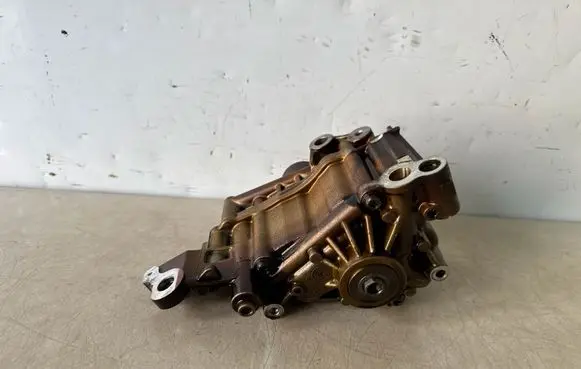BMW 5 GT F07 Oil pump 7613549