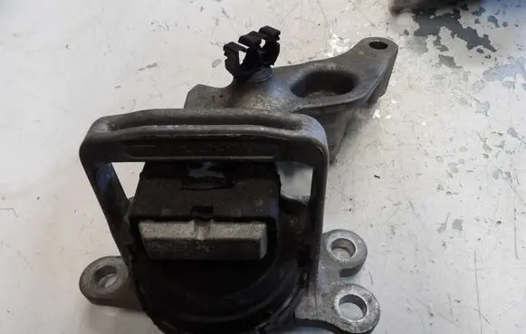 Nissan Qashqai Engine mount bracket 112114BA0A