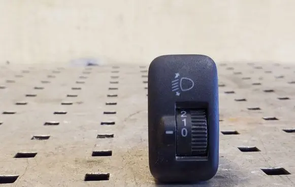 Honda CR-V Headlight level height control switch M20010