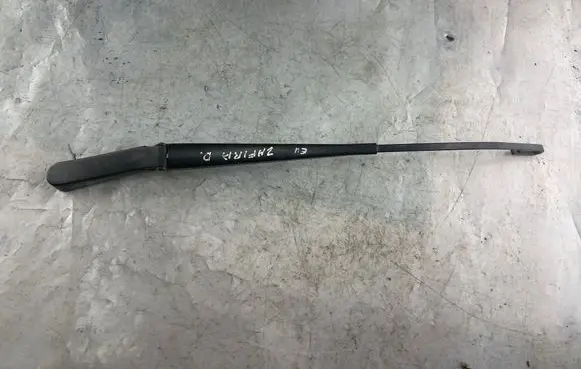 Opel Zafira A Front wiper blade arm 90582558