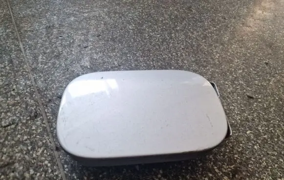 Mercedes-Benz C W203 Fuel tank cap A0005846517