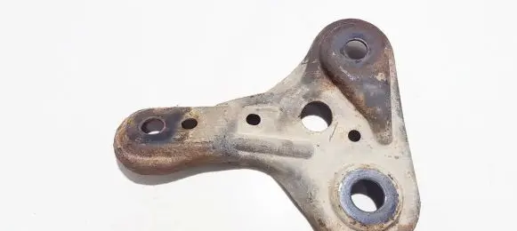 Mazda 6 Engine mounting bracket