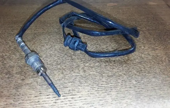BMW 5 F10 F11 Exhaust gas temperature sensor 2656002921