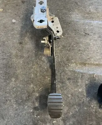 Renault Clio III Brake pedal 