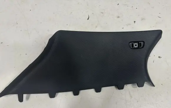 BMW 1 F40 (C) pillar trim 7462537 7444553