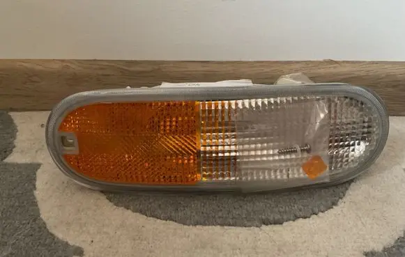 Volkswagen New Beetle Front bumper turn signal 083411507R