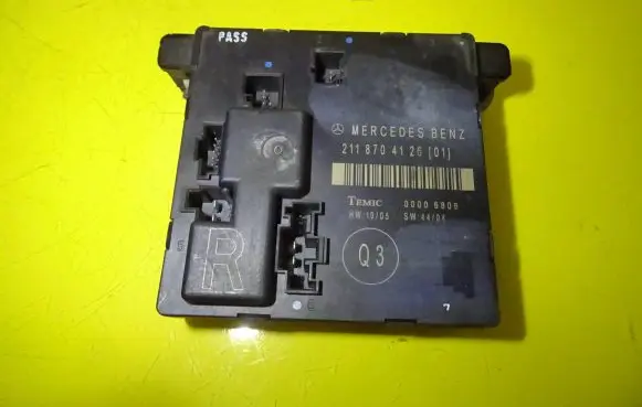 Mercedes-Benz E W211 Door control unit/module 2118704126