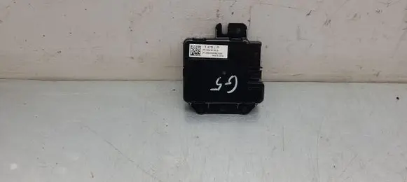Tesla Model Y USB control unit 165678730A