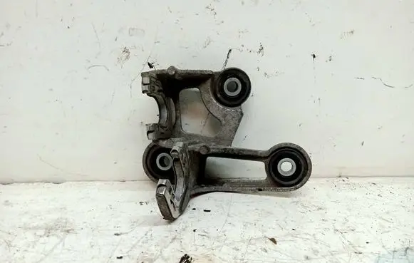 Hyundai i10 Gear shift cable bracket 