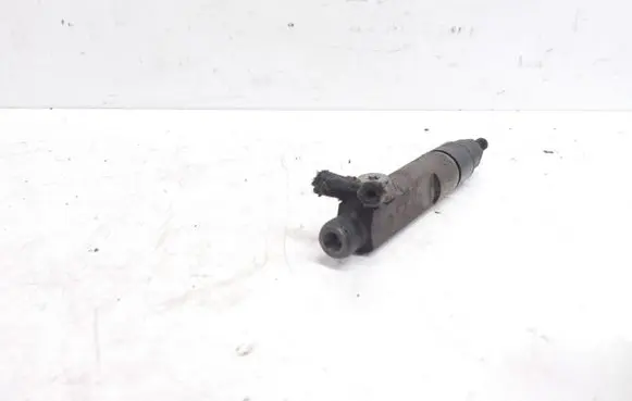 Audi A6 S6 C4 4A Fuel injector 046130201E
