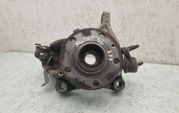 Volkswagen PASSAT B6 Front wheel hub 3C0365A