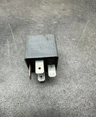 Audi A4 S4 B6 8E 8H Other relay 8D0951253A PA66GF25 2334B523301