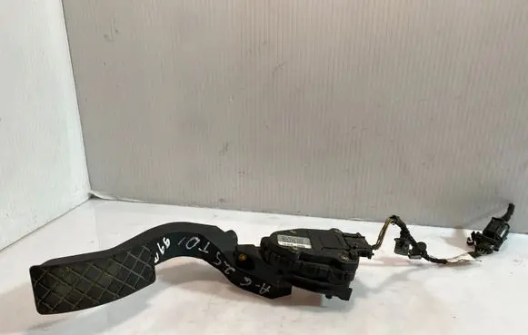 Audi A6 S6 C5 4B Accelerator throttle pedal 8D1721523