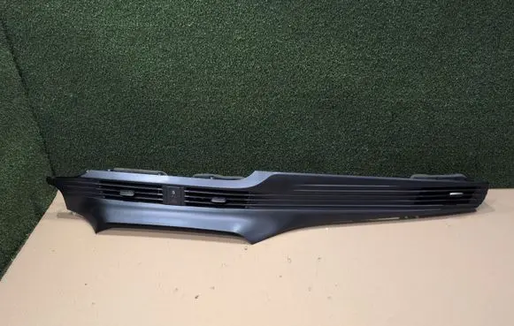 Hyundai Bayon Dash center air vent grill 84795Q0000