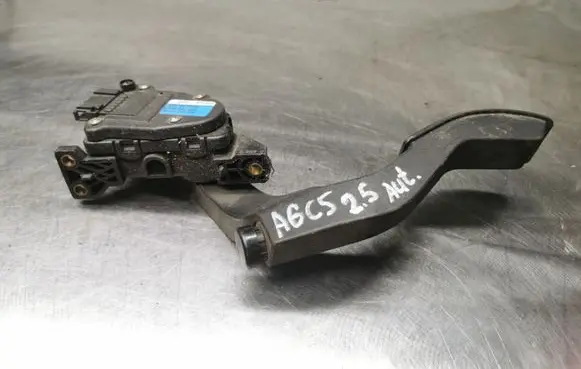 Audi A6 S6 C5 4B Accelerator throttle pedal 8D1723523G