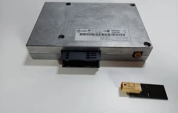 Audi A4 S4 B7 8E 8H Bluetooth control unit module 8P0862335H
