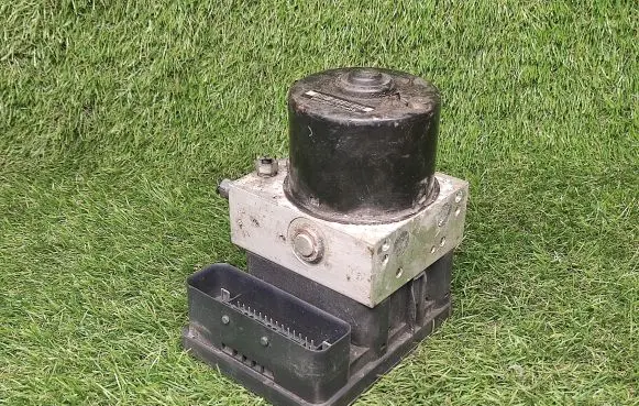 Ford Focus ABS Pump 3M512C405HB