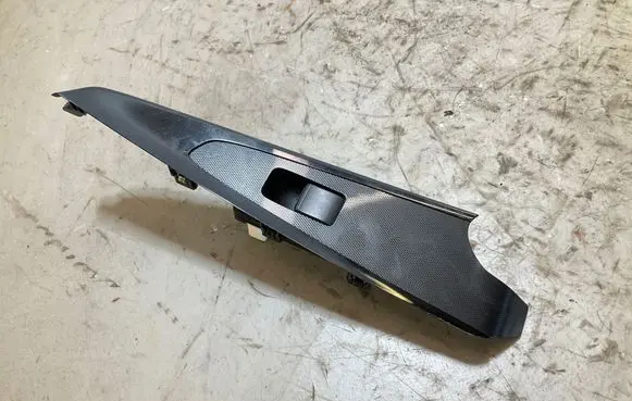 Mazda 2 Electric window control switch D09H66370 8264T2