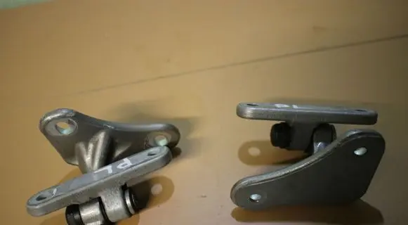 Mercedes-Benz C W203 Front door hinge set 