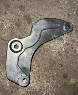 BMW 5 E39 Generator/alternator bracket 2248561