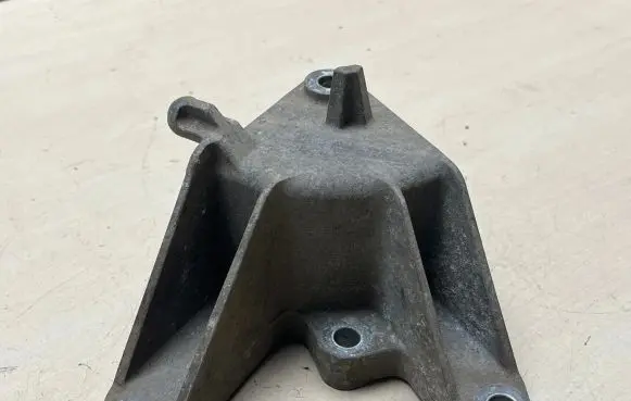 Opel Insignia A Engine mounting bracket 13228289