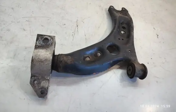 Volkswagen PASSAT B7 Front control arm