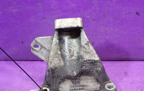 Audi A6 S6 C5 4B Engine mounting bracket 4B0199308