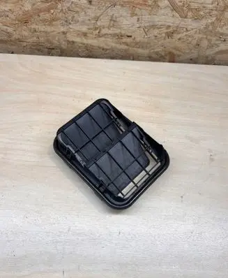 Renault Austral Quarter panel pressure vent 