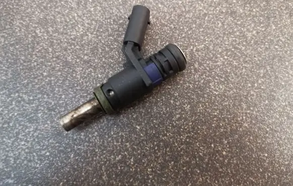 Mercedes-Benz B W245 Fuel injector A0000788749