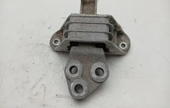 Opel Ampera Engine mount bracket 20969909