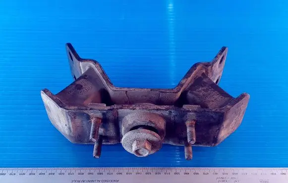 KIA Sorento Gearbox mount 218323E350 3E3502