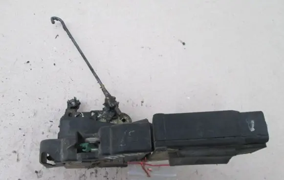 Mitsubishi Carisma Front door lock