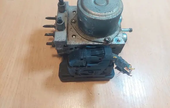 Nissan X-Trail T31 ABS Pump 47660JG80A TD8405
