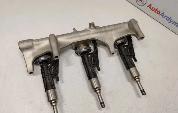 BMW 3 F30 F35 F31 Fuel injector supply line/pipe 13537639975 13538694197