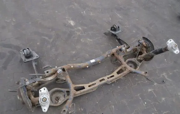 Volkswagen Golf V Rear axle beam with reductor 