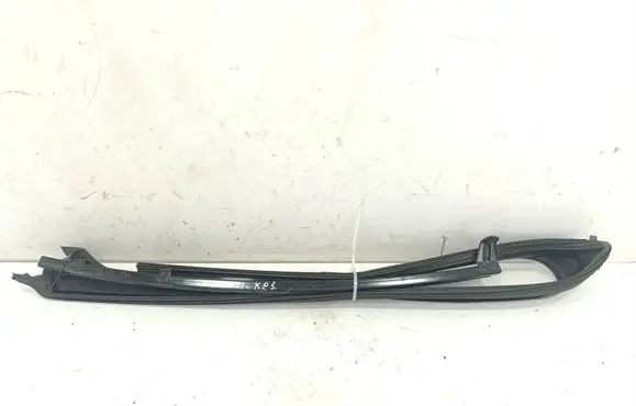 Toyota Sienna XL40 IV Rubber seal sliding door (on door) 6815208031