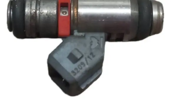 Volkswagen Golf IV Fuel injector 036031C