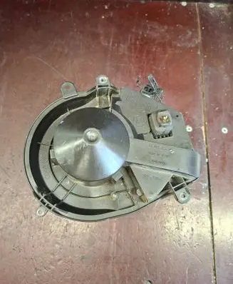 Volkswagen PASSAT B5 Heater fan/blower 8D1820021 740221233F