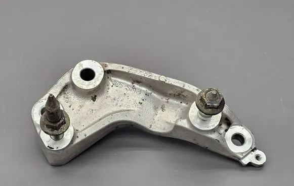 Honda CR-V Gearbox mounting bracket 55SMJ