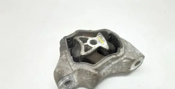 Volvo S60 Engine mount bracket