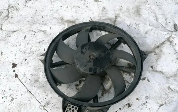 Renault Espace II Radiator cooling fan shroud