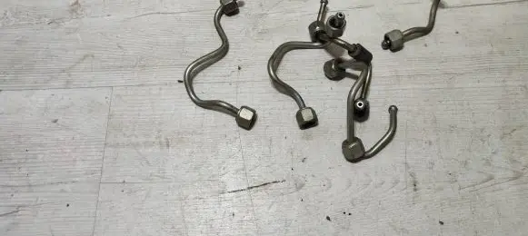 Nissan Qashqai Fuel injector supply line/pipe 