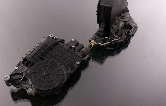 BMW X5 E70 Front door soft close latching motor 4151309300 A053702